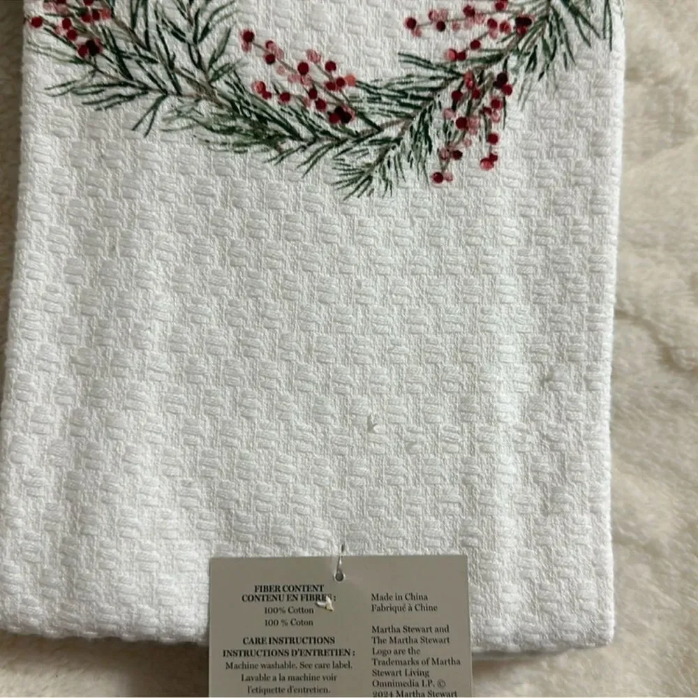 MARTHA STEWART White Gold Red Wreath Green Cotton Kitchen 3 Towel Gift Set